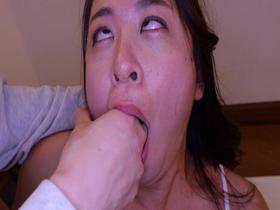 W人妻拉致マチオ　チ◯ポの虜になるまでむちむち熟女を徹底的に中出し交遊を繰り返し痙攣イキを何度もさせたところ…佐久間楓　徳島理子　サンプル画像03